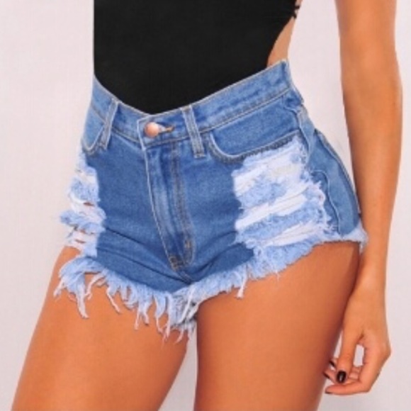 Hot 🔥Distressed denim cutoff Jean shorts *NWT* - Picture 4 of 8